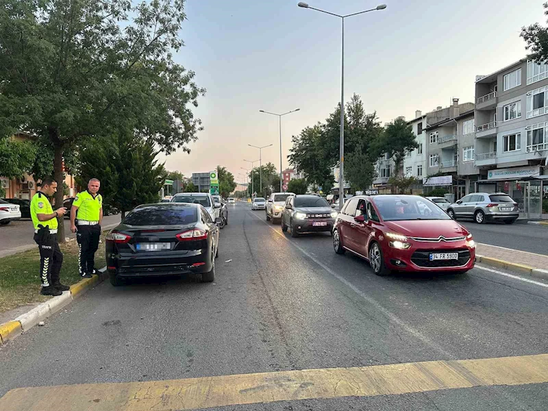 TRAFİK EKİPLERİNDEN TERS YÖN VE HATALI PARK DENETİMİ!