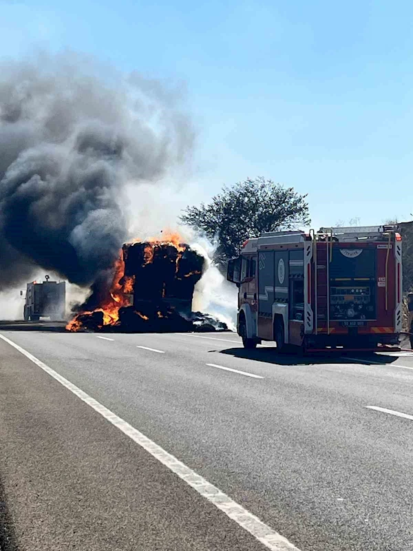 LPG’Lİ OTOMOBİL YANGINI ÖNCE TARLAYA SONRA TIRA SIÇRADI