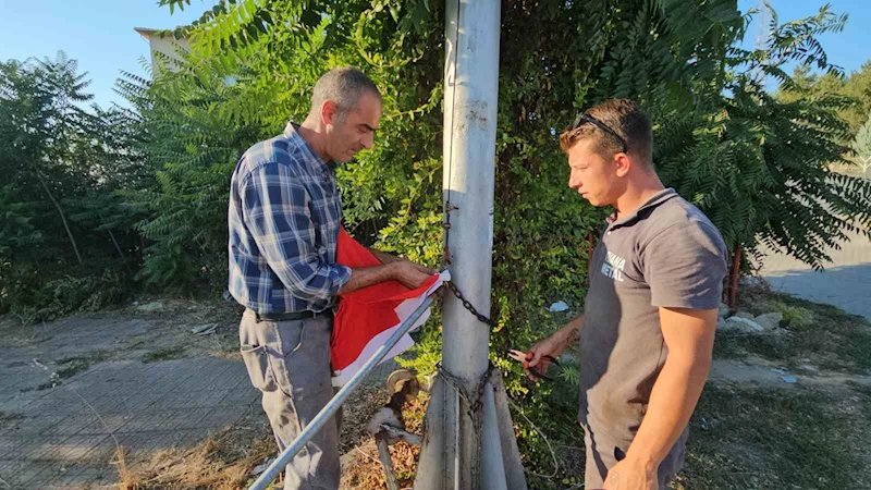 BAYRAK DİREĞİNİN BOŞ KALMASINA GÖNLÜ EL VERMEDİ