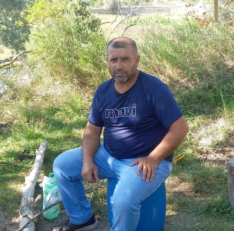 ECEL İNŞAAT İŞÇİSİNİ AĞAÇ ALTINDA DİNLENİRKEN YAKALADI