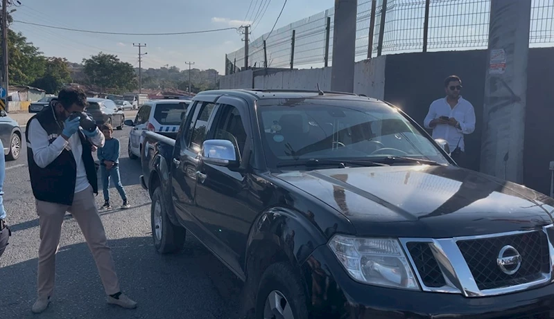 SEYİR HALİNDEKİ ARABAYI KURŞUN YAĞMURUNA TUTTULAR