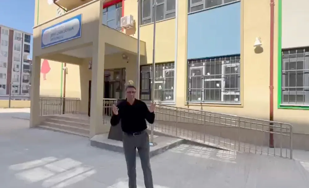 AK PARTİ İLÇE BAŞKANI AZBAY YENİ OKULLARI DOLAŞTI