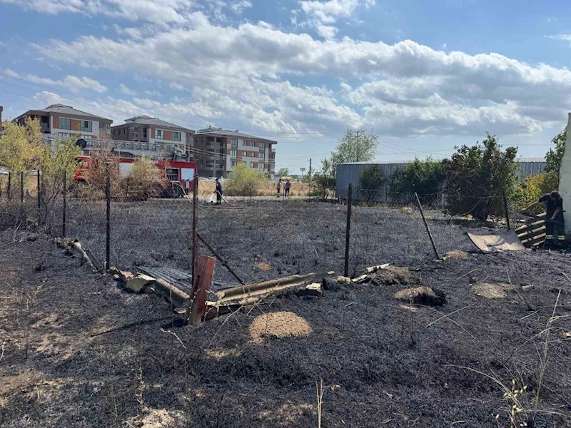 TEKİRDAĞ’DA ÇOCUKLAR YANGIN ÇIKARIP KAÇTI