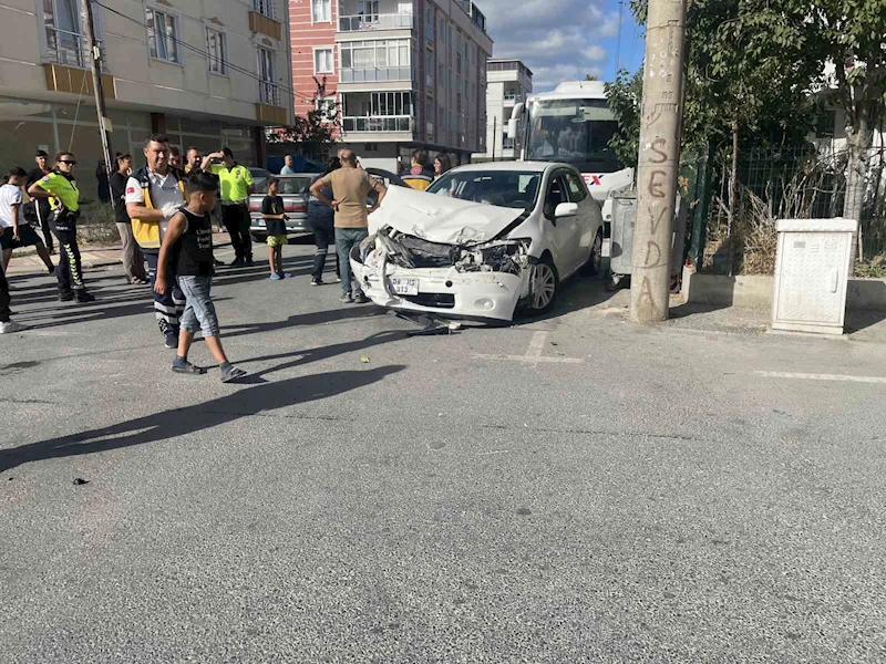 TEKİRDAĞ’DA KAMYONET OTOMOBİLLE ÇARPIŞTI: 2 YARALI
