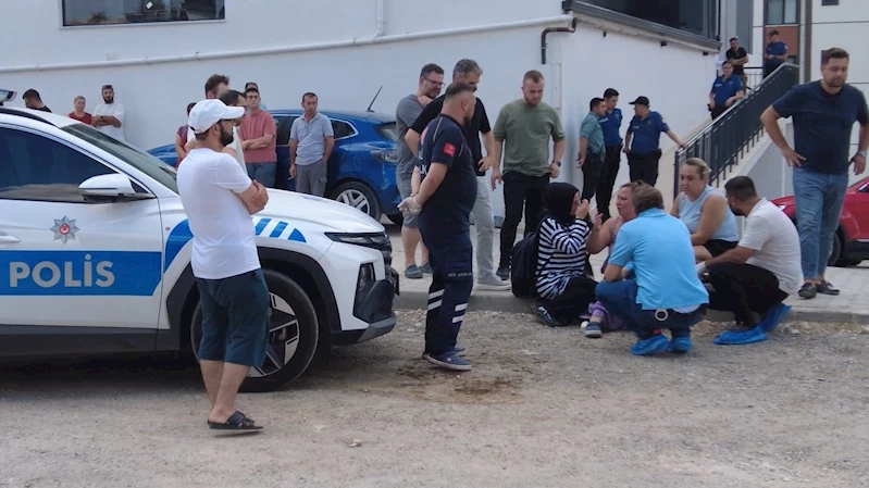 EŞİNİ VE OĞLUNU ÖLDÜREN ŞAHIS BIÇAKLA İNTİHARA KALKIŞTI