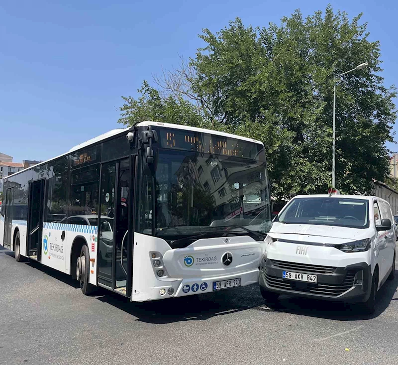 ÇORLU’DA OTOBÜS KAZASI: 1 YARALI