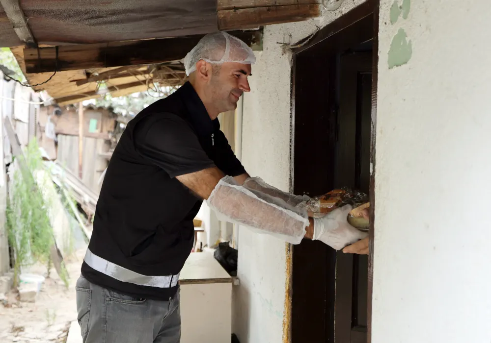 ÇERKEZKÖY’DE SICAK YEMEK HİZMETİ DEVAM EDİYOR