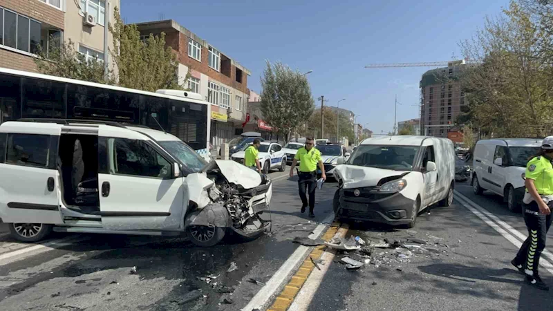 TEKİRDAĞ’DA 3 KİŞİNİN YARALANDIĞI AĞLATAN KAZA KAMERADA