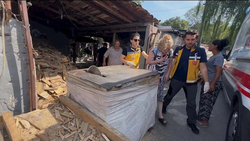 KIŞLIK YAKACAK DERDİNE DÜŞEN KADININ TALİHSİZ ANI: DİSKTEN FIRLAYAN TAHTA PARÇASI YÜZÜNDEN YARALADI