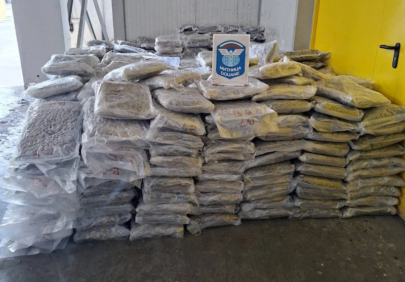 SINIR KAPISINDA 739 KİLO ESRAR ELE GEÇİRİLDİ