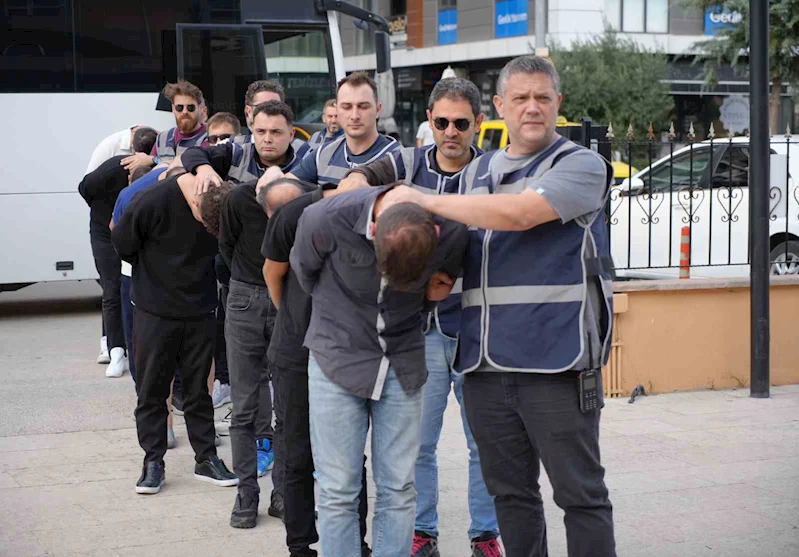 EDİRNE’DE ŞEHİT AİLESİNİ DOLANDIRAN 11 ŞÜPHELİ HÂKİM KARŞISINDA