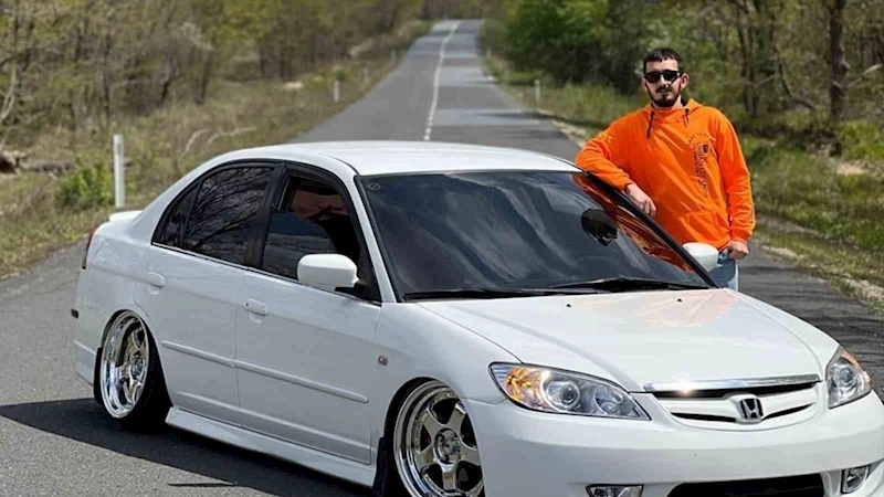 KÖPRÜLÜ KAVŞAKTA KAZA: 1 ÖLÜ, 1 YARALI