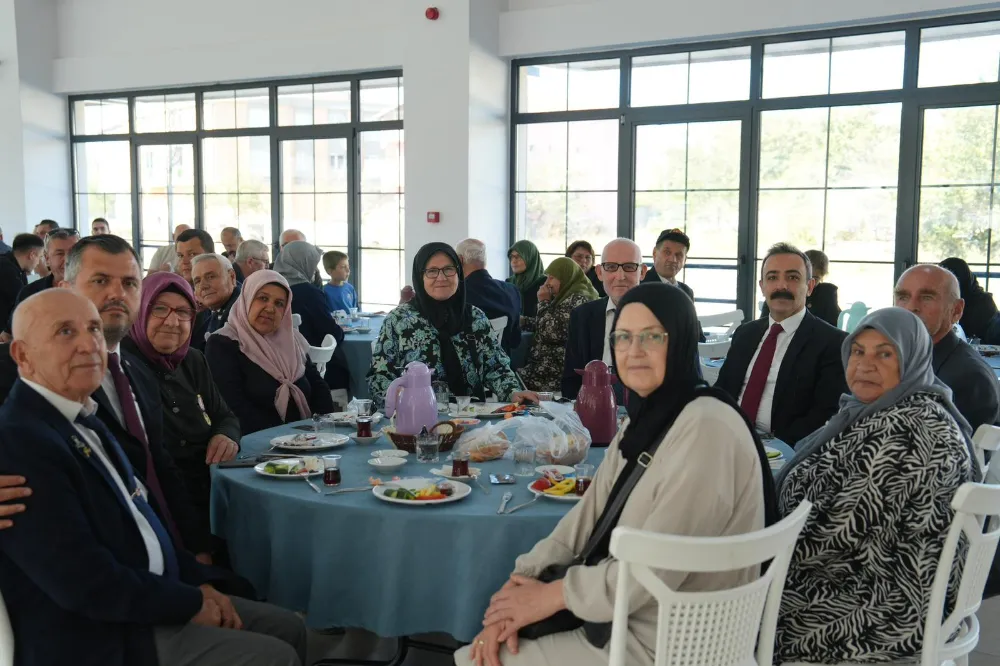 BAŞKAN TAŞYASAN GAZİLERİ VE ŞEHİT AİLELERİNİ AĞIRLADI