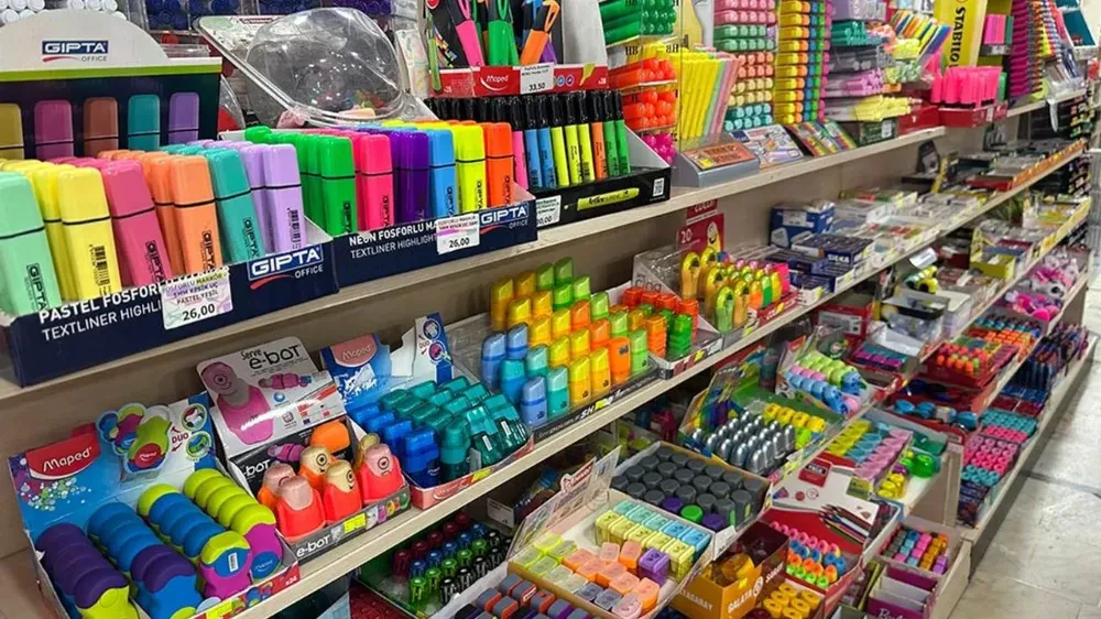 SARAY BELEDİYESİ’NDEN 1. SINIF ÖĞRENCİLERİNE KIRTASİYE SETİ DESTEĞİ