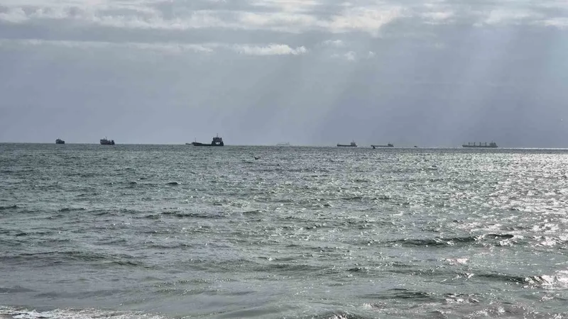 MARMARA’DA DENİZ ULAŞIMINA POYRAZ ENGELİ