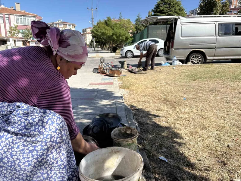 TRAKYA’DA 30 YILDIR MAHALLE MAHALLE DOLAŞARAK KALAYCILIK YAPIYORLAR