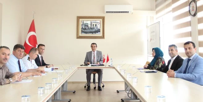 ÖĞRENCİLERE BAŞARILAR DİLEDİ