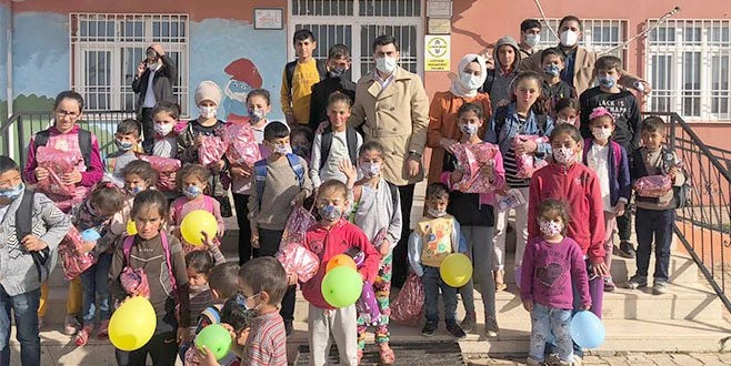 ÇOCUKLAR MUTLU YARINLAR UMUTLU...