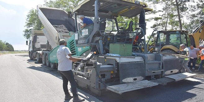 BÜYÜKŞEHİR BELEDİYESİ YOL YAPIM VE ONARIM ÇALIŞMALARINA DEVAM EDİYOR