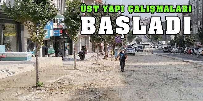 ATATÜRK CADDESİ?NDE KALDIRIM VE YOL ÇALIŞMALARI BAŞLADI