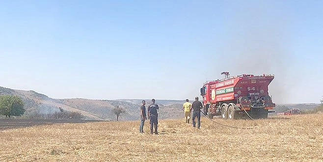 ANIZ YANGINI ORMANA SIÇRAMADAN SÖNDÜRÜLDÜ