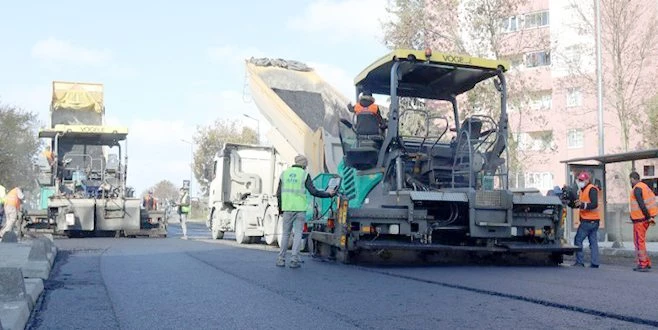 ÇERKEZKÖY`DE ÇAĞLAYAN SOKAK ASFALTLANIYOR 