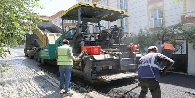 İNÖNÜ MAHALLESİ?NDE SICAK ASFALT ÇALIŞMALARI SÜRÜYOR