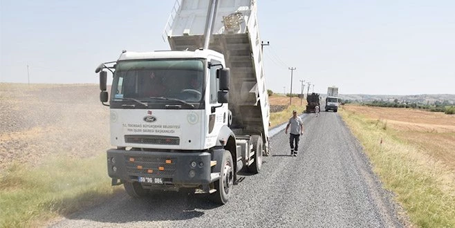 BÜYÜKŞEHİR BELEDİYESİ YOL YAPIM VE ONARIM ÇALIŞMALARINA DEVAM EDİYOR