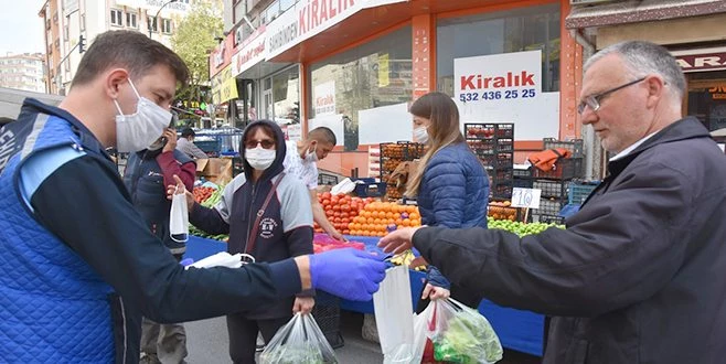 BÜYÜKŞEHİR MASKE DAĞITIMINA DEVAM EDİYOR