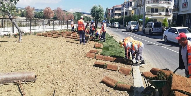 BÜYÜKŞEHİR`DEN PAR VE BAHÇELERE MAKYAJ