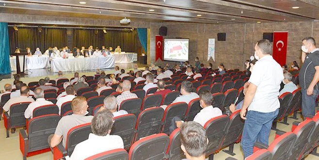 MUHTARLARI DİNLEDİ