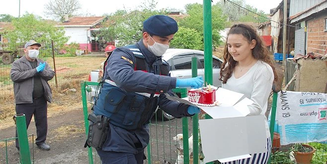 18 YAŞINA GİREN EMİNE?YE JANDARMADAN SÜRPRİZ