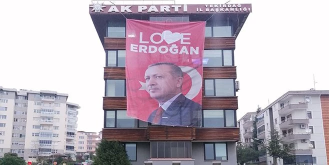 TEKİRDAĞ`DA LOVE ERDOĞAN PANKARTI ASILDI