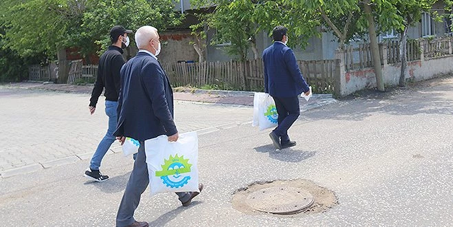 ERGENE?DE AHİMEHMET VE YEŞİLTEPE MAHALLELERİNDE MASKE DAĞITILDI