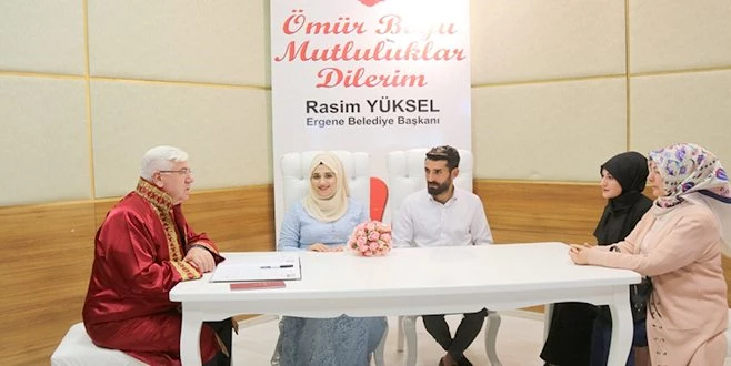 BAŞKAN YÜKSEL GENÇ ÇİFTLERİN NİKÂHINI KIYDI