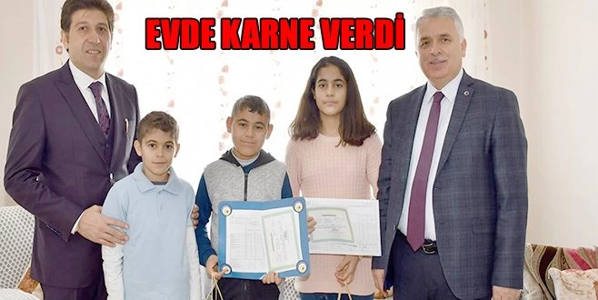 VALİ YILDIRIM EVDE KARNE VERDİ