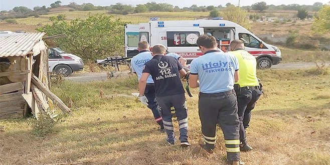 HURDAYA DÖNEN ARAÇTAN 4 YARALI ÇIKARILDI