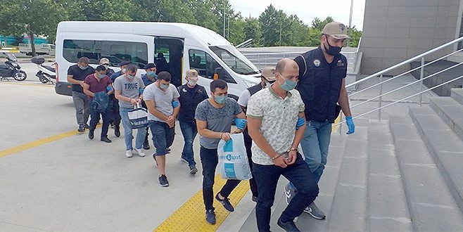 FETÖ?NÜN ?HİZMET HATTINA? OPERASYON: 12 İNFAZ KORUMA MEMURU ADLİYE`DE