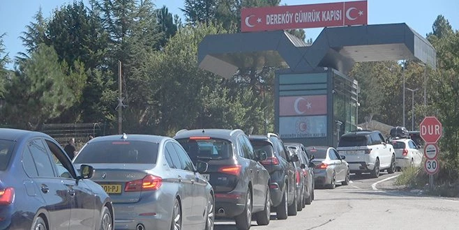 DEREKÖY SINIR KAPISINDA GURBETÇİ YOĞUNLUĞU