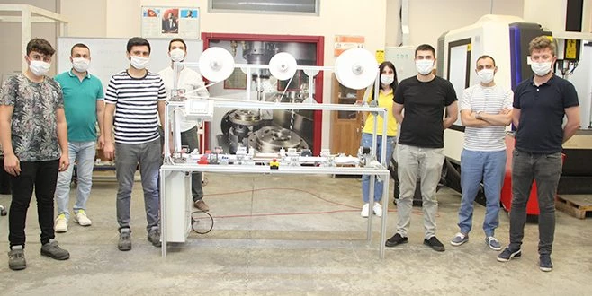 MASKE ÜRETİM MAKİNESİ YAPTILAR, SAATTE 400 MASKE ÜRETİYOR