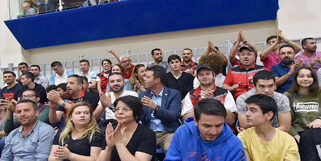 ÇBSK BASKETBOL TAKIMINDAN MUHTEŞEM BAŞLANGIÇ