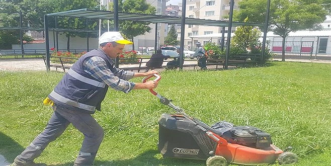 SÜLEYMANPAŞA?DA PARKLARDA OT BİÇME VE TEMİZLİK ÇALIŞMALARI SÜRÜYOR