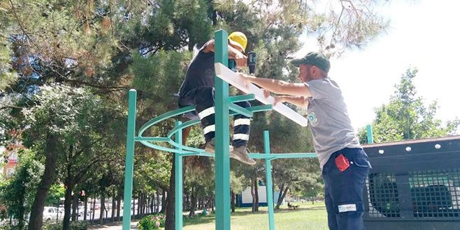 BÜYÜKŞEHİR?DEN PARKLAR VE YEŞİL ALANLARDA YOĞUN MESAİ