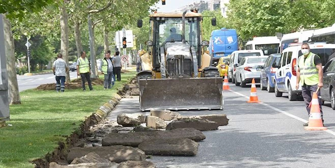 PARK VE BAHÇELERDE YAZ BAKIMI BAŞLADI