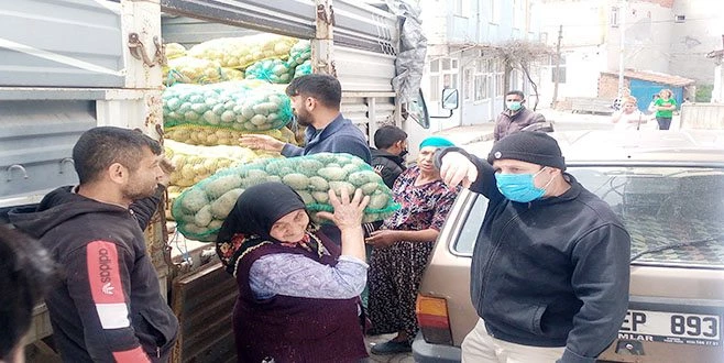 MALKARA?DA 106 TON PATATES VE SOĞAN DAĞITILDI