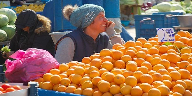 PAZAR YERİNDE KADIN OLMAYI ANLATTI