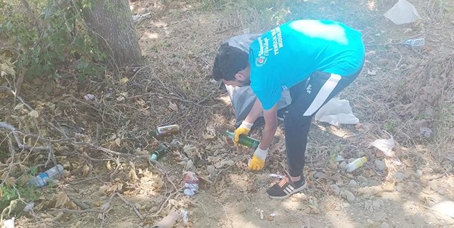 PİKNİK ALANLARINDAN TOPLANAN ÇÖPLER KAMYONLARA SIĞMADI