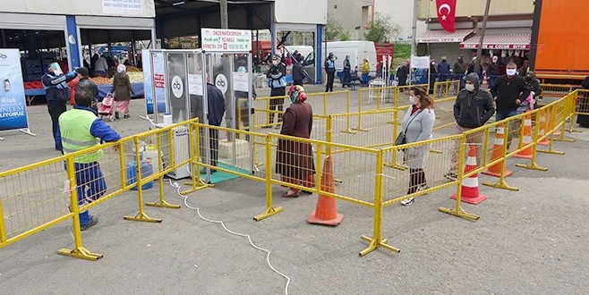 SOKAĞA ÇIKMA KISITLAMASINA SAYILI SAATLER KALA PAZARYERLERİNDE YOĞUNLUK