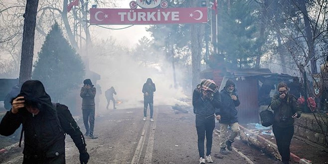 YUNAN ASKERİNDEN GÖÇMENLERE SERT MÜDAHALE