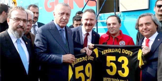 TEKİRDAĞ DOSTSPOR,  CUMHURBAŞKANI ERDOĞAN`A FORMA